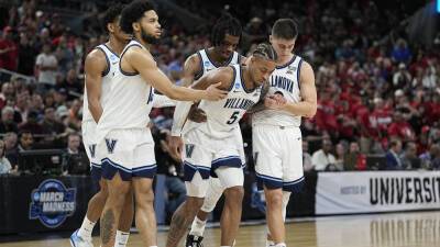 March Madness 2022: Villanova's Justin Moore set for MRI after leg injury leaves him in tears