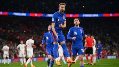 Late Kane penalty gives shot-shy England 2-1 win over Swiss