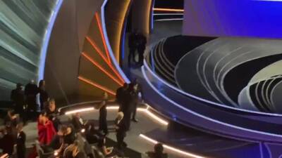 Esto no lo captaron las cámaras: el consuelo de Denzel Washington a Will Smith - Videos