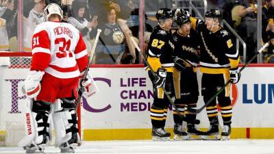 NHL Rink Wrap: Penguins score 11 goals; Kessel second on ‘ironman’ list