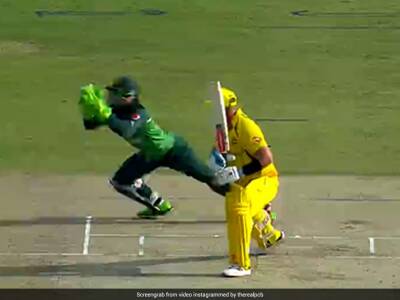 Pakistan vs Australia 1st ODI: Ball Pops Out Of Rizwan's Gloves Before He Completes Diving Catch. Watch