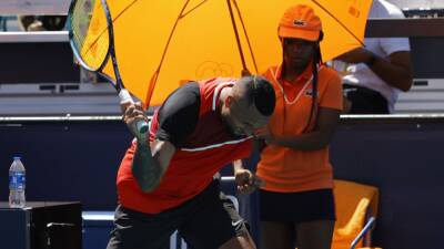 Jannik Sinner - Carlos Bernardes - Kyrgios la vuelve a liar: juego de penalización y derrota - en.as.com