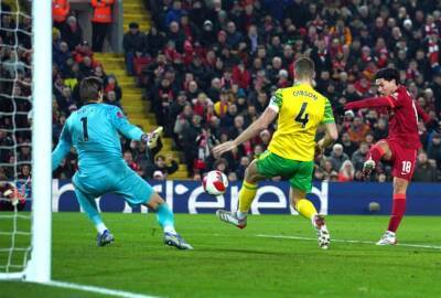 Minamino double sends Liverpool past battling Norwich and into last eight