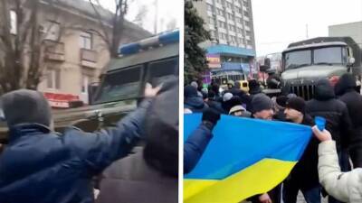 'Shoot, we are unarmed': Verified videos show Ukrainians confronting Russian soldiers