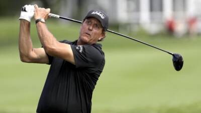Mickelson deserves another chance: McIlroy