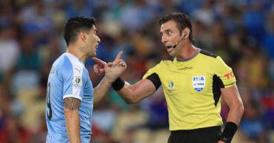 Luis Suarez begging referee to send off Chile player for tripping pitch invader is going viral