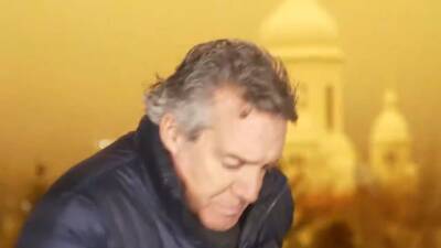 Está en medio de un directo y vean lo que pasa a sus espaldas - en.as.com - Madrid