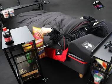 The Ultimate 'Gaming Bed' Exists And It's Perfect For FIFA 22 Sessions