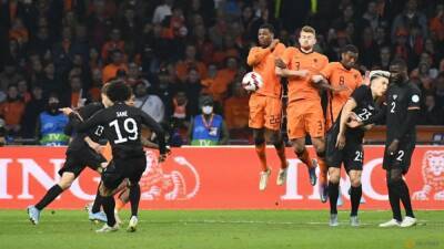 Netherlands snap Germany's winning streak with 1-1 draw