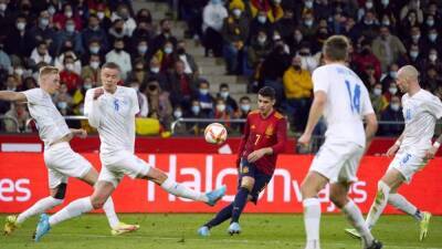 Morata and Sarabia at the double as Spain beat Iceland 5-0