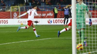 Robert Lewandowski - Pritha Sarkar - Piotr Zielinski - Wojciech Szczesny - Poland beat Sweden 2-0 to secure place in World Cup finals - channelnewsasia.com - Sweden - Qatar - Poland