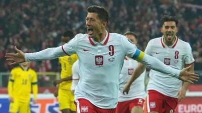 Poland 2-0 Sweden: Robert Lewandowski helps Poland reach World Cup finals