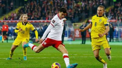 Lewandowski helps send Poland to Qatar with 'most difficult' penalty