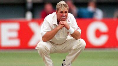 Crowds gather in Melbourne as cricket says final goodbyes to Shane Warne