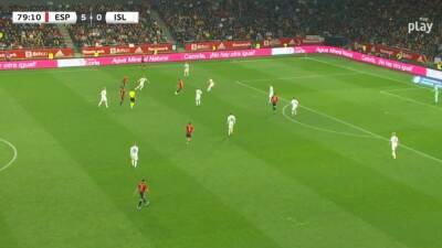 Es especial, lo sabe España y lo demostró Coruña: el momentazo Gavi-Riazor con un gran final - en.as.com - Portugal - Senegal - Madrid