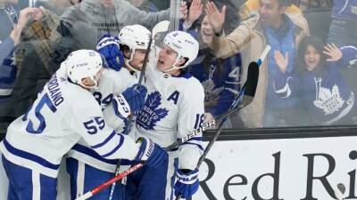 Matthews scores league-leading 49th, Maple Leafs beat Bruins