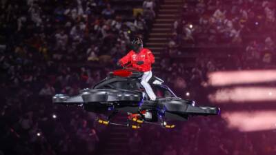 Flamboyant Japanese baseball manager ups ante on hover-bike - channelnewsasia.com - Japan -  Tokyo - county Major