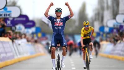 Van der Poel impone su ley con un Pogacar que toma nota