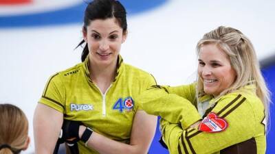 Lisa Weagle shifts focus to mixed doubles, following Canadian teammate Laura Walker