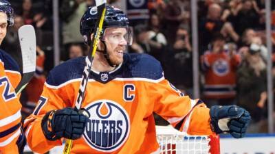 Connor Macdavid - Oilers' McDavid reaches 100 points with goal vs. Kings - tsn.ca - Los Angeles