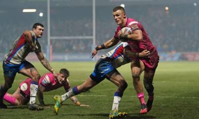 Ash Handley hat-trick sinks Wakefield to get Leeds up and running