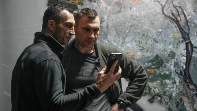 Klitschko brothers have message for Russia, Vladimir Putin: 'We are not going to surrender'