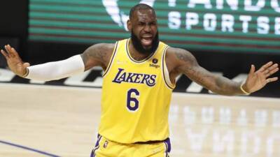 Kevin Durant - Luka Doncic - NBA: LA Lakers lose to LA Clippers as Dallas Mavericks beat Golden State Warriors - bbc.com -  Boston -  San Antonio -  Chicago - Los Angeles -  Los Angeles -  Detroit -  Atlanta - county Dallas - county Maverick -  Memphis - county Kings