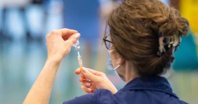 Latest Covid-19 figures as UK records drop in daily deaths and cases - manchestereveningnews.co.uk - Britain