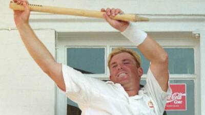 Sri Lankans - Shane Warne obituary: A fascinating life on and off the cricket field - bbc.com - Britain - Australia - New Zealand - Melbourne