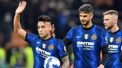 Robin Gosens - Denzel Dumfries - Edin Dzeko - Inter Milan 5-0 Salernitana: Lautaro Martinez hat-trick helps Inter go top - bbc.com -  Naples