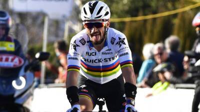 Strade Bianche 2022 LIVE - Julian Alaphilippe, Greg van Avermaet, Tadej Pogacar in the mix at gravel classic