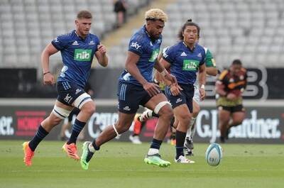 Blues survive late Chiefs surge to earn first Super Rugby Pacific win