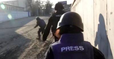 Sky News - Terrifying footage shows British journalist in Ukraine shot and wounded in Russian ambush near Kyiv - manchestereveningnews.co.uk - Britain - Russia - Ukraine