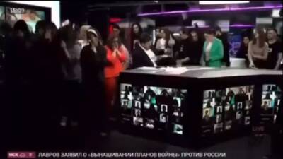 La TV rusa dimite en directo con el mensaje "no a la guerra" bajo la pena de tres años de cárcel - en.as.com - Madrid
