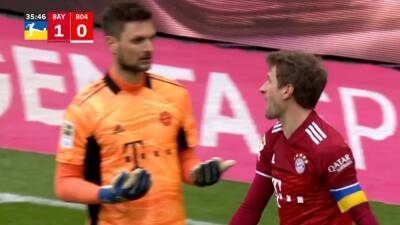 No se le recordaba algo así: el gol en propia de Müller en un fallo impropio de él - en.as.com - Madrid