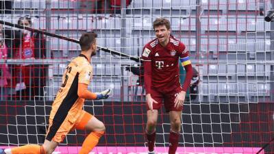 Thomas Muller scores own goal as Bayern Munich drop points in Bundesliga draw with Bayer Leverkusen