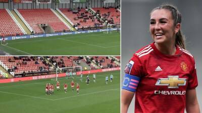 Alessia Russo - Katie Zelem - Martha Thomas - Man United: Katie Zelem scores insane brace straight from corner flag - givemesport.com - Manchester -  Leicester