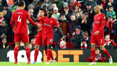 Sadio Mane fires Liverpool to narrow win over West Ham to keep pressure on Manchester City
