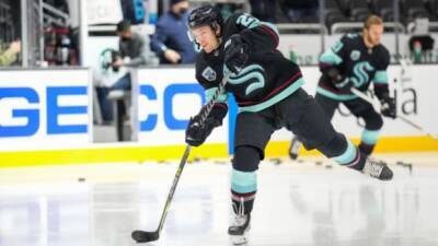 Kraken place F Czarnik on waivers