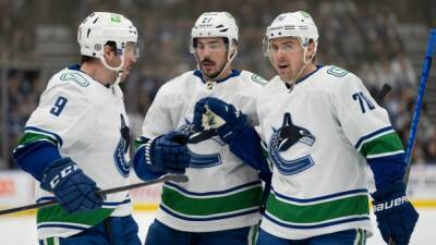 Canucks storm back to down Maple Leafs