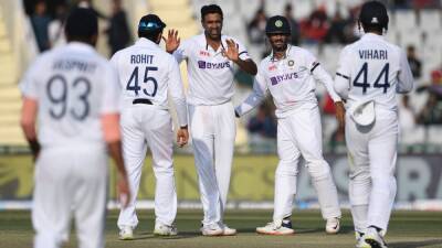 Rohit Sharma - Ravichandran Ashwin - Angelo Mathews - India vs Sri Lanka, 1st Test, Day 3 Live Score: India Eye Early Wickets, Lead Sri Lanka By 466 Runs - sports.ndtv.com - India - Sri Lanka - county Early