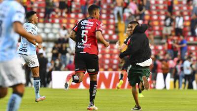 El Querétaro-Atlas es suspendido por hechos violentos en La Corregidora - AS México - en.as.com