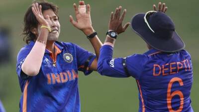 Women's World Cup: India survive scare to beat Pakistan - bbc.com - New Zealand - India - Bangladesh - Pakistan