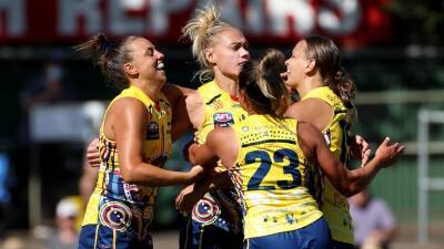 Adelaide Crows hang on to beat Collingwood by two points as Brisbane Lions, Carlton record AFLW triumphs - abc.net.au - county Phillips - county Carlton