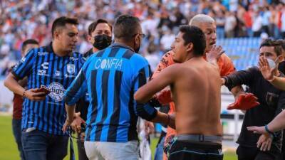 Queretaro v Atlas: At least 22 injured as fans fight at Mexican match - bbc.com - Mexico