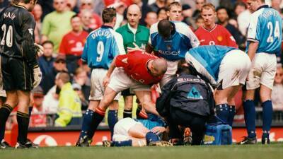 Los protagonistas de 12 lesiones brutales de la historia del fútbol - en.as.com - Manchester -  Coventry