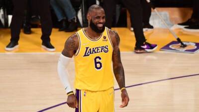 Watch LeBron James drop 56 spot on Warriors, Lakers end slide with win