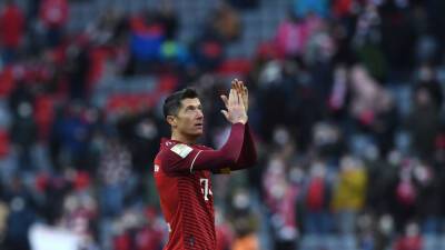 Lewandowski’s Bayern contract doubts take focus off Champions League
