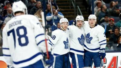 Matthews hits 40 goals for 3rd straight season as Maple Leafs hold off Blue Jackets