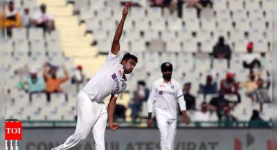 Used to bowl medium pace to be next Kapil Paaji, says Ashwin